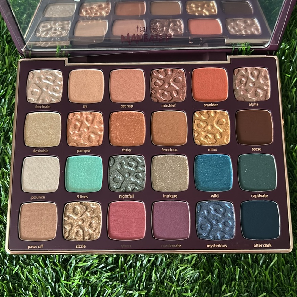 NIB Tarte Maneater Nightfall Eyeshadow Palette - Picture 11 of 14